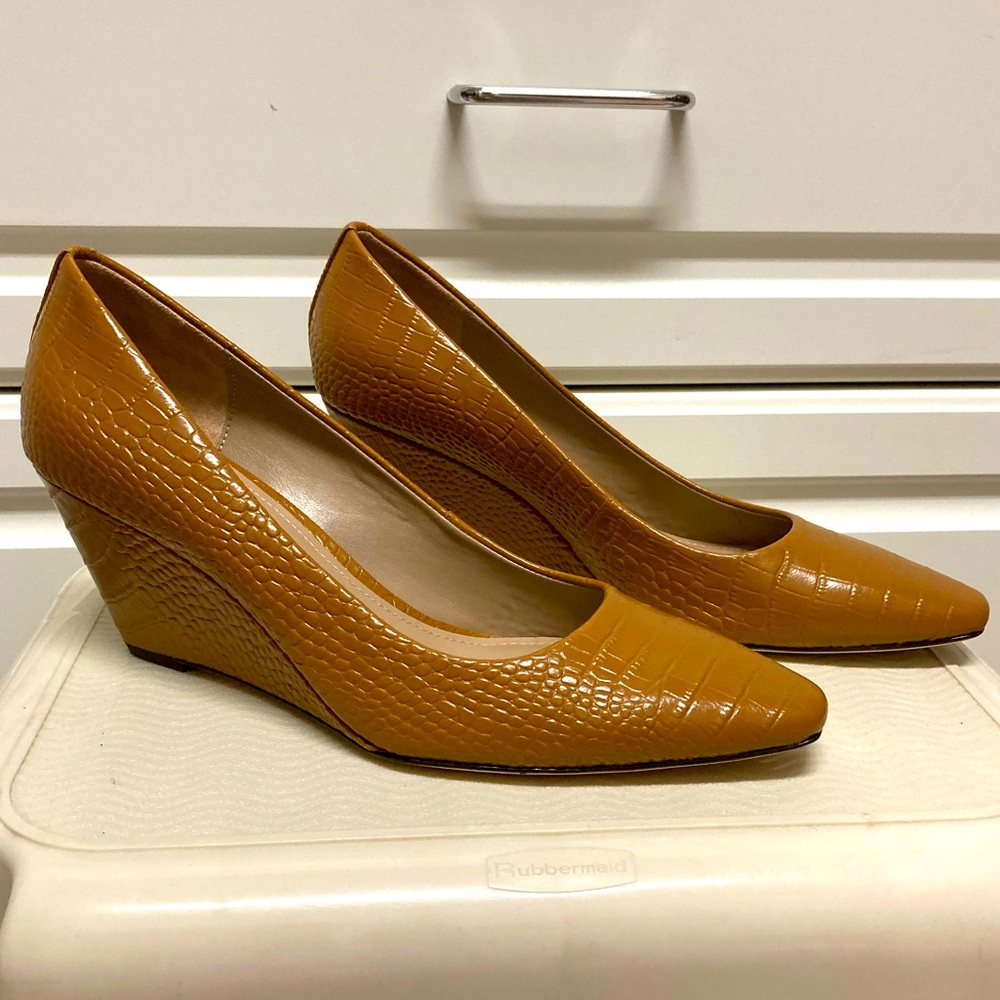 Donald Pliner Wedge - Crocco Print in Siena